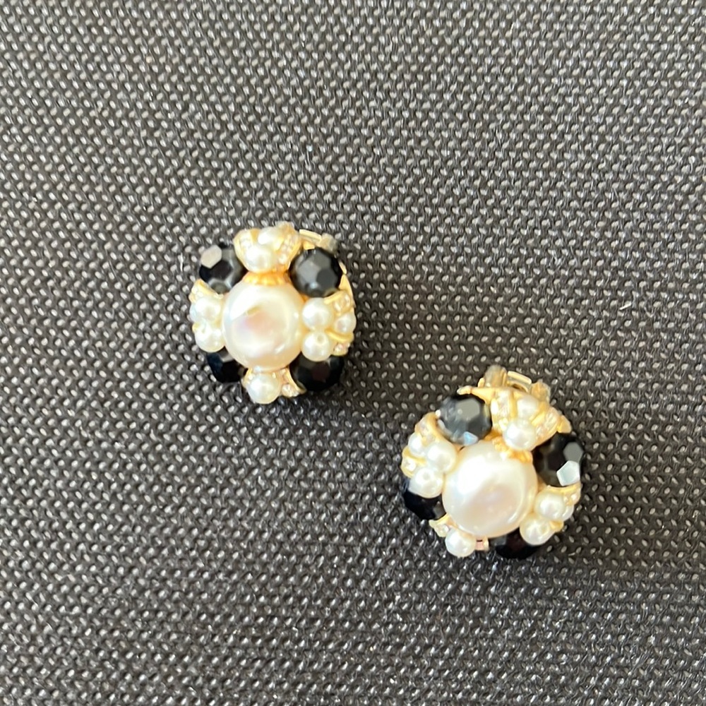 Clip earrings - black, pearl, gold